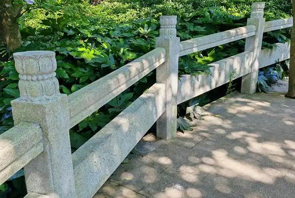 熟练掌握中式仿古石雕、现代简约石材工艺、户外耐候石材防护工艺等核心技术